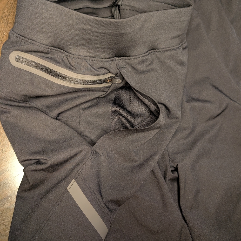 Under Armour Black Athletic Shorts - Picture 5 of 6